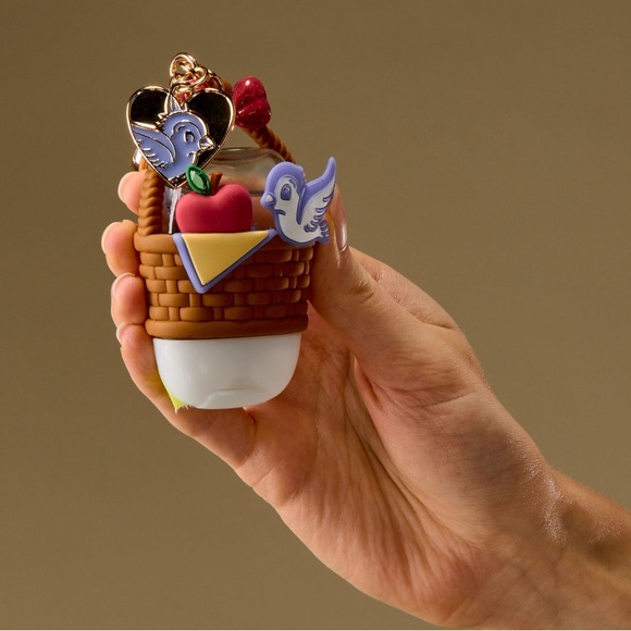 Disney X Bath and Body Works Snow White Hand Sanitizer with Gel - Picture 3 of 4